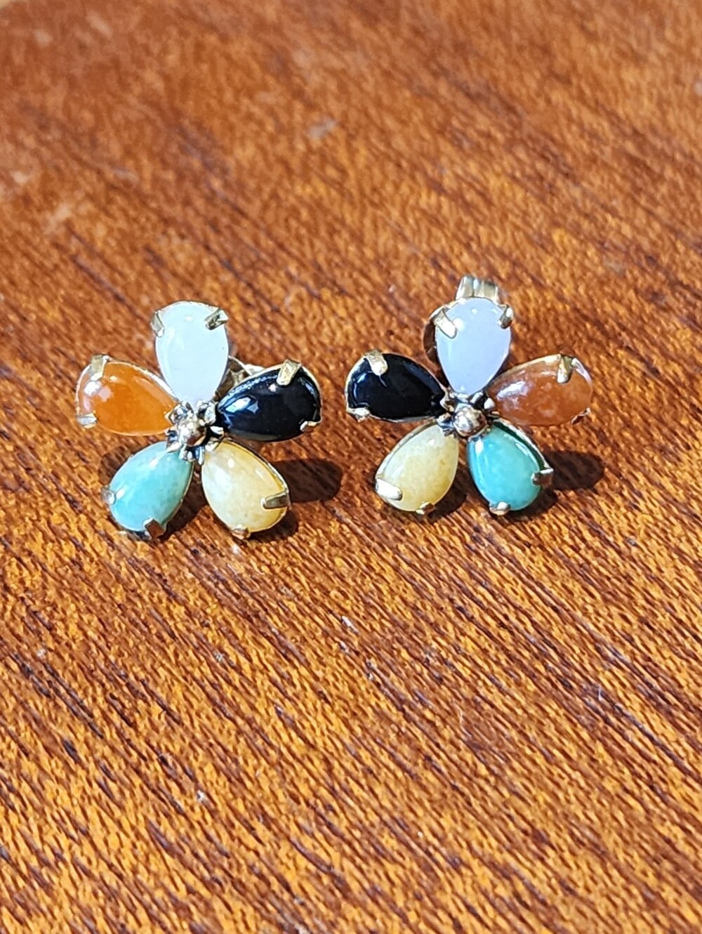 Vintage 14kt gold flower stud earrings